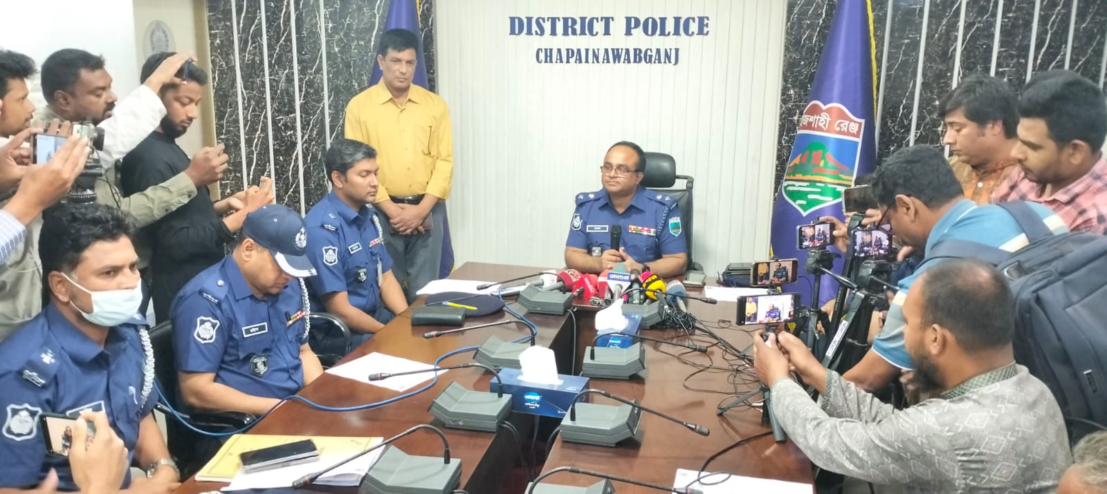 গোমস্তাপুরে সড়কে দস্যূতার অভিযোগে ৭ জন গ্রেপ্তার,৩ জনের আদালতে স্বীকারোক্তি,লুণ্ঠিত মালামাল উদ্ধার